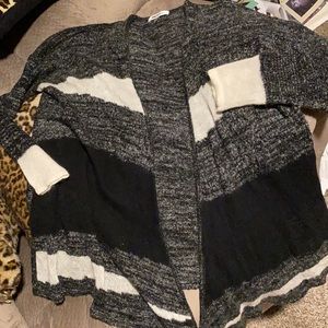 Soft, lightweight DKNYC fly-away front cardigan (M/L) EUC!